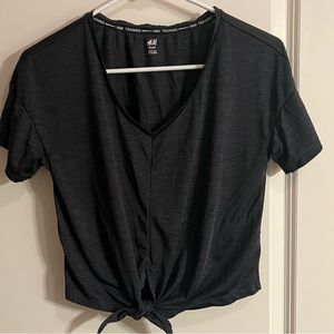 H&M Training Tie Front Crop Top - Black Short-sleeve Workout Shirt - size Small